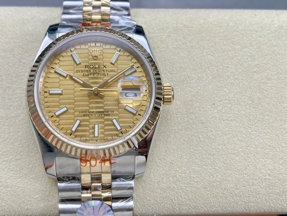 【High-end replica】💰1160! Rolex Single Calendar Datejust Series 36mm [Diameter] 36mm [Movement] Equipped with imported fully automatic mechanical movement [Ring] Rolex RingCommand triangular pit pattern / aperture [Mirror] Scratch-resistant sapphire glass mirror [Material] Imported 316L stainless steel case [Strap] Stainless steel (Oystersteel) optional three-bead/five-bead chain strap [Buckle] Original buckle Super high quality, more beautiful in kind, market exclusive! Classic casual watch, the standard equipment for successful people, allowing you to achieve success once and for all!