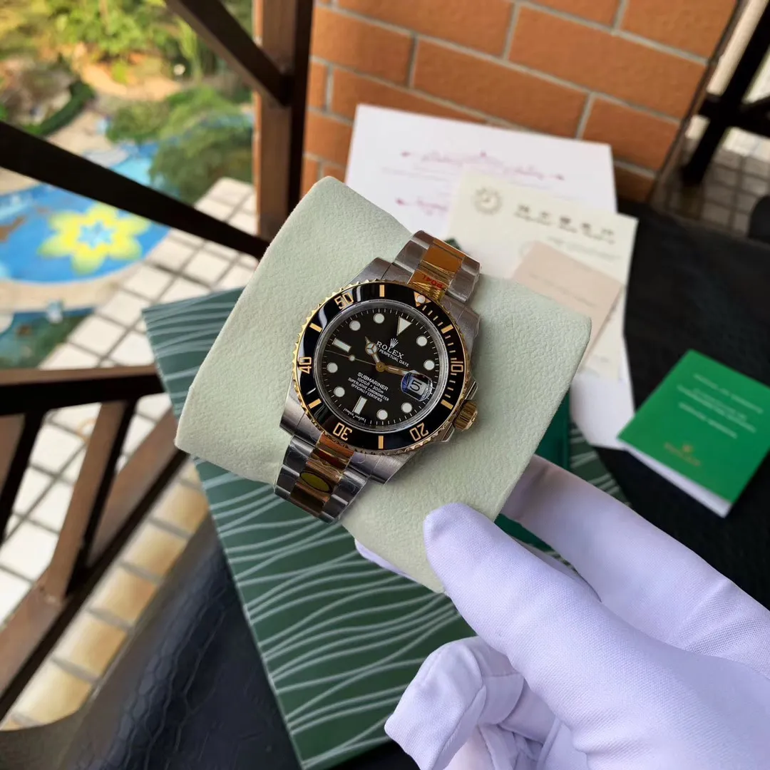 【Foreign trade import】💰3900! Factory N V8 version 2836 movement arrives‼ Official one-to-one replica of the original version (super version) Rolex SUB Submariner series model 116610 gold series/green water ghost/black water ghost/blue water ghost, original mold opening, equipped with 2836 movement, the most classic Oyster style: [904L stainless steel case] size 40mm X The 13mm Oyster case is consistent with the original product. Through careful polishing and strict quality control, the shape is ensured to be in place, and the brushing and polishing are comparable to the original craftsmanship. [Crown] One case and one crown, carefully crafted, each crown logo faces upright, highlighting the symbol of the king. The master watchmaker strives for excellence in every detail, and continues the waterproof system of the lock, just like the original. [904L Stainless Steel Watch Strap] The three-row link Oyster watch strap is made of fully brushed technology, which is delicate and clean. It is equipped with an Oyster safety buckle. The elegant solid link watch strap is full of texture and comfortable to wear. [Mirror] Made of scratch-resistant sapphire mirror and blue film calendar crystal. [Bezel] The bezel is made of one-piece (non-etched) sapphire luminous beads, the platinum electroplated scale has a uniform color that will never fade, and the ice blue super bright luminous. 300 meters waterproof. Each watch has been strictly tested before leaving the factory to ensure quality. Please pay attention to more details. 🔥Top quality products are constantly produced🔥