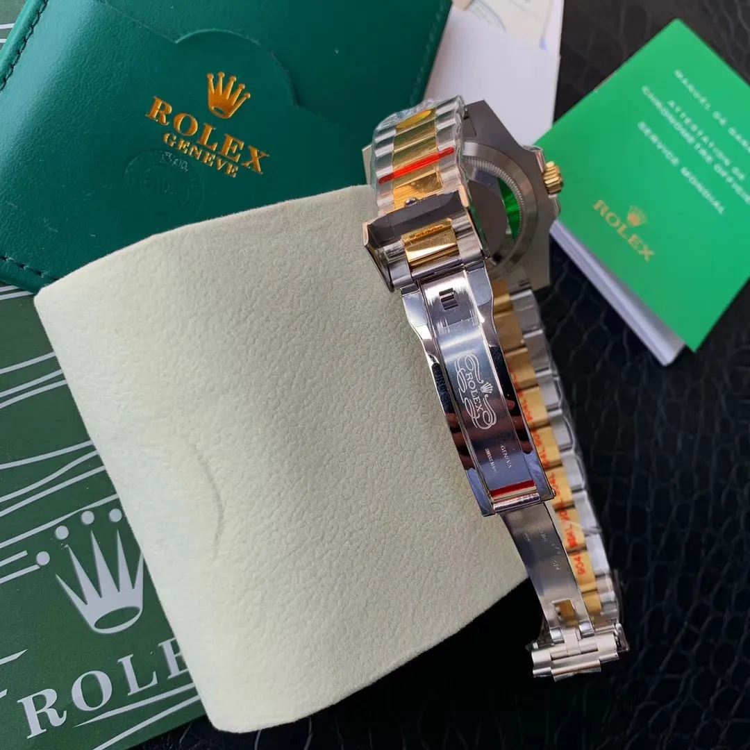 【Foreign trade import】💰3900! Factory N V8 version 2836 movement arrives‼ Official one-to-one replica of the original version (super version) Rolex SUB Submariner series model 116610 gold series/green water ghost/black water ghost/blue water ghost, original mold opening, equipped with 2836 movement, the most classic Oyster style: [904L stainless steel case] size 40mm X The 13mm Oyster case is consistent with the original product. Through careful polishing and strict quality control, the shape is ensured to be in place, and the brushing and polishing are comparable to the original craftsmanship. [Crown] One case and one crown, carefully crafted, each crown logo faces upright, highlighting the symbol of the king. The master watchmaker strives for excellence in every detail, and continues the waterproof system of the lock, just like the original. [904L Stainless Steel Watch Strap] The three-row link Oyster watch strap is made of fully brushed technology, which is delicate and clean. It is equipped with an Oyster safety buckle. The elegant solid link watch strap is full of texture and comfortable to wear. [Mirror] Made of scratch-resistant sapphire mirror and blue film calendar crystal. [Bezel] The bezel is made of one-piece (non-etched) sapphire luminous beads, the platinum electroplated scale has a uniform color that will never fade, and the ice blue super bright luminous. 300 meters waterproof. Each watch has been strictly tested before leaving the factory to ensure quality. Please pay attention to more details. 🔥Top quality products are constantly produced🔥