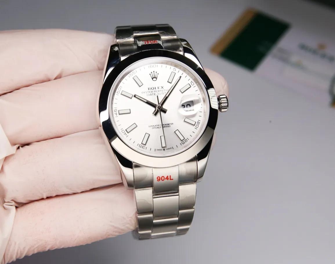 【High-end replica】💰1240! 【Customized all-in-one machine】💰1720! Rolex Oyster Perpetual Datejust 41mm series watches, timeless elegance! [Oyster case, symbol of waterproofing] The diameter of the watch is 41mm, the thickness is consistent with the original, and the data is consistent with the genuine product 1. Classic Oyster case with triangular grooved outer ring 2. The handle adopts a screw-in design to restore the double buckle lock dual waterproof system 3. Mirror material - wear-resistant and scratch-resistant sapphire mirror, anti-reflective convex magnification (2.5 times) calendar window [Strap details] Different watch models are matched with different steel straps 1. Commemorative strap Jubilee Bracelet (five-bead belt) Material: stainless steel, commemorative type, five-row link 2. Oyster bracelet Oyster Bracelet (3-bead belt). Material: Stainless steel, head-shaped, semi-circular three-row link 3. Buckle type Folding buckle, concealed folding crown buckle [Movement] Using the exquisite and stable Japanese 8215/9015 movement, it is steady and simple, reserved, showy but not flattering, long-lasting elegance! (Extreme reproduction requirements create high quality, playing with more than just concepts!) (Focus on original new machines) Focus is an attitude, produced by JH!