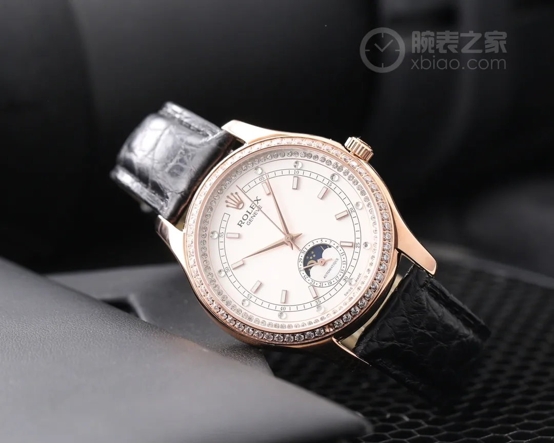 【Foreign trade import】💰4500! Rolex-Cellini Moon Phase 🔥． The Mingdian watch moon phase series adheres to the consistent tradition of Rolex, and more beautifully combines the 6-digit calendar with the sun and moon astrology that is popular among watch lovers. Whether it is the classic and timeless dial design, or the cool polygonal lines carved from stainless steel or rose gold, it is no exception. It also uses the Swiss ETA2824-3 movement, which has a 6-digit calendar and large moon phase, and a watch diameter of 40*10. Sapphire glass. Cowhide pin buckle. Exquisite work, enjoy the ultimate luxury! Welcome to reprint!