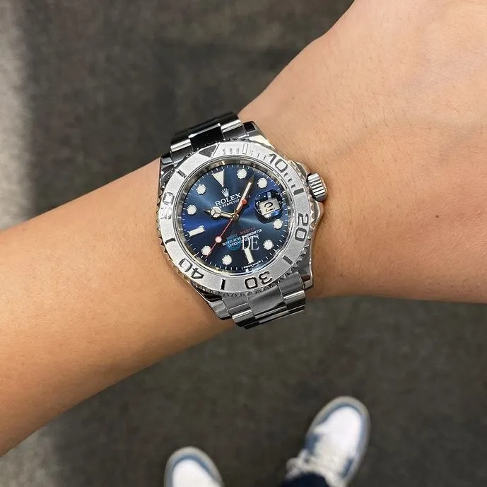 【Top replica】💰3500! The strongest replica version of the Rolex 3135 movement on the market. The real original model is 1:1 molded. The four steel stamps on the bottom of the ears are exactly the same as the original. Few people in the market follow the details of the original. Both the workmanship and overall feel are the closest to genuine products on the market. Size: 40*11mm Look for quality, exclusive quality