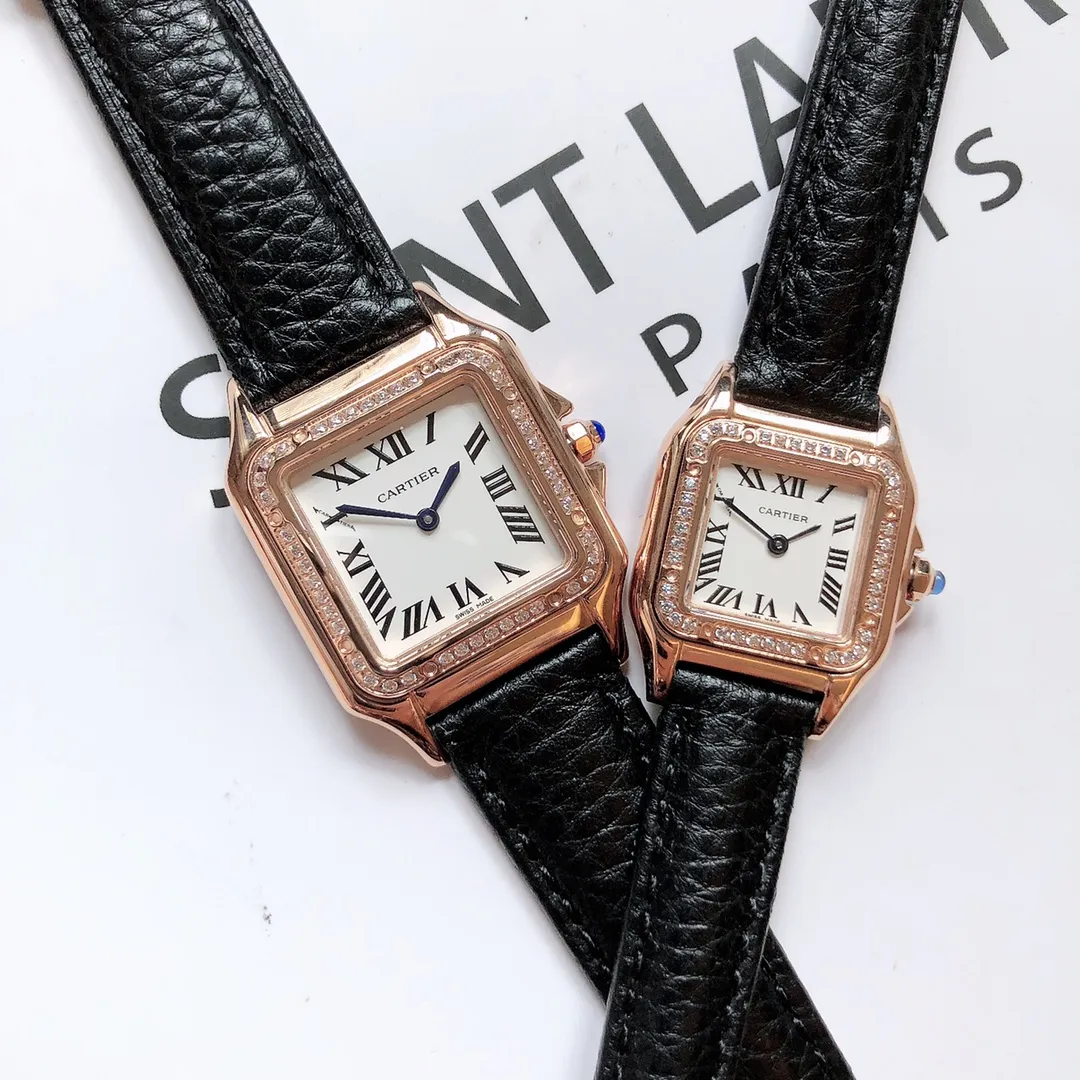 【Foreign trade import】💰1120! Cartier Panthère de Cartier cheetah watch, gorgeous and unruly, is the aesthetic style conveyed by Panthère de Cartier cheetah. Its lines are smooth, charming, soft and docile on the wrist, as if dancing on the skin. The unique shape highlights a mature, elegant, confident and attractive female image. The case is one-piece, 27mm medium size, equipped with original Swiss quartz movement, 316L stainless steel case, crown set with a synthetic blue spinel, silver-plated dial, sword-shaped blue steel hands