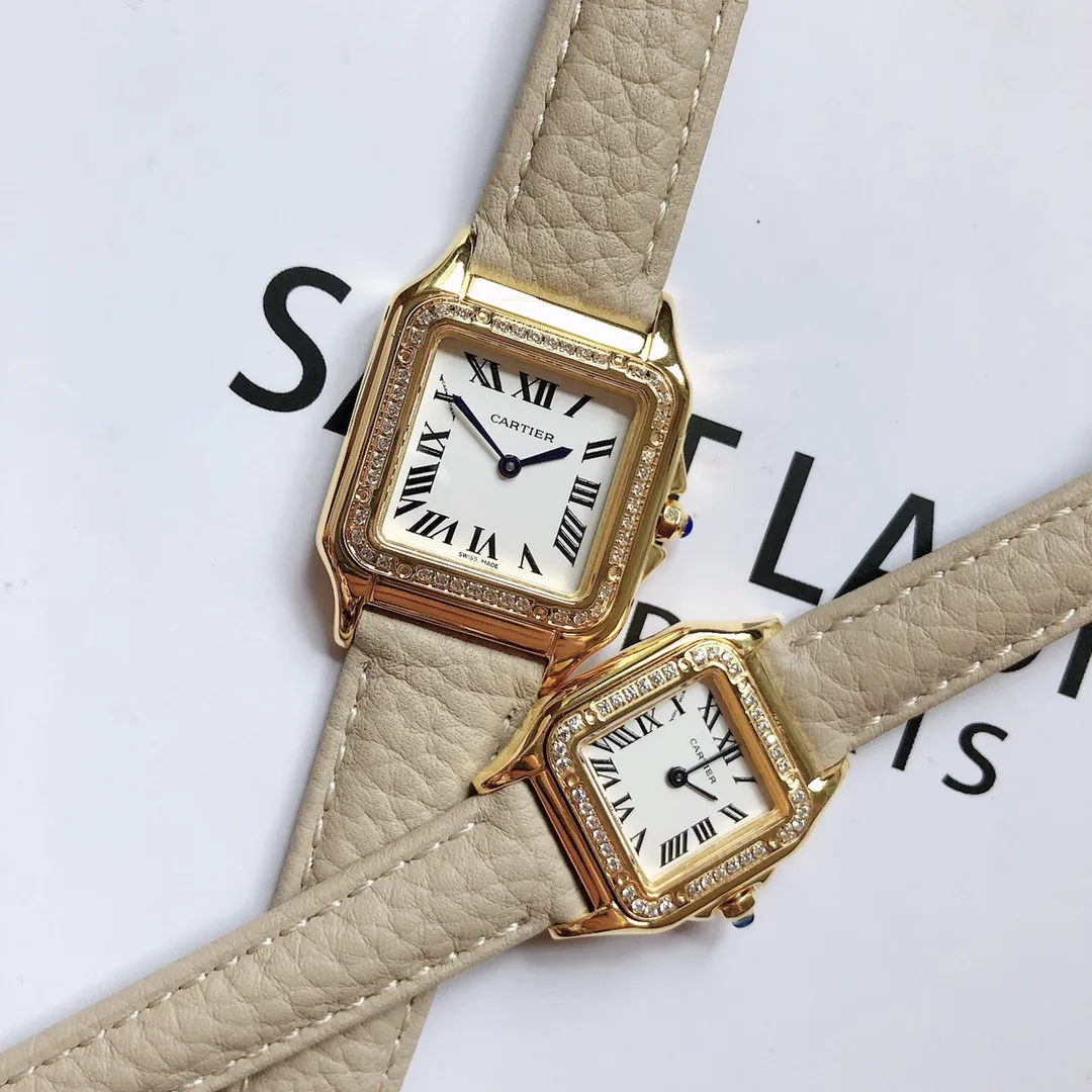 【Foreign trade import】💰1120! Cartier Panthère de Cartier cheetah watch, gorgeous and unruly, is the aesthetic style conveyed by Panthère de Cartier cheetah. Its lines are smooth, charming, soft and docile on the wrist, as if dancing on the skin. The unique shape highlights a mature, elegant, confident and attractive female image. The case is one-piece, 27mm medium size, equipped with original Swiss quartz movement, 316L stainless steel case, crown set with a synthetic blue spinel, silver-plated dial, sword-shaped blue steel hands