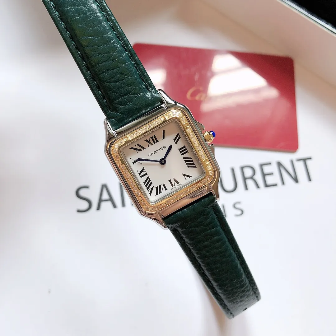 【Foreign trade import】💰1120! Cartier Panthère de Cartier cheetah watch, gorgeous and unruly, is the aesthetic style conveyed by Panthère de Cartier cheetah. Its lines are smooth, charming, soft and docile on the wrist, as if dancing on the skin. The unique shape highlights a mature, elegant, confident and attractive female image. The case is one-piece, 27mm medium size, equipped with original Swiss quartz movement, 316L stainless steel case, crown set with a synthetic blue spinel, silver-plated dial, sword-shaped blue steel hands