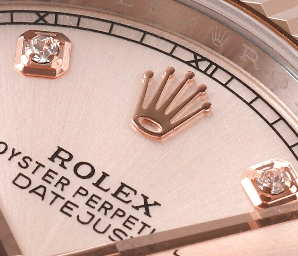 【High-end replica】💰1240! 【Customized all-in-one machine】💰1900! [Top replica] Private chat! ! ! The Rolex Datejust 41mm series creates a classic watch model. 1: The movement adopts Swiss 3235 movement. 2: In terms of material, the overall material is made of 904 steel. The curvature of the side of the case is polished in place, and the thickness of the side is consistent with the original. 3: Classic dog tooth collar. The platinum (electroplated) ring presents a radiant light effect that is extremely close to the original version, and the triangular pit pattern is clean and neat. 4: The watch mirror is made of real sapphire mirror, which increases the transparency of the watch. At the same time, it has been treated with anti-glare technology, making it very convenient to read watch data and has high hardness. 5: The only synchronous original thickness in the market is 11.5mm. This picture was taken in top reproduction quality!