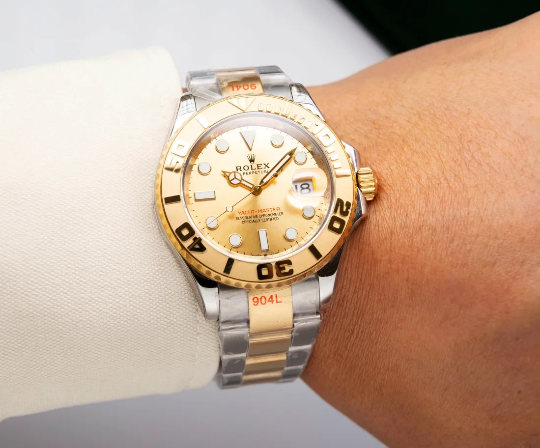 【High-end replica】💰1160! 【Customized all-in-one machine】💰1720! Rolex Yacht-Master series, a classic watch once and for all [Movement] Equipped with a brand new imported 9015 all-in-one fully automatic mechanical movement, with accurate travel time and excellent performance. It is equipped with an original case, with a small blue sapphire glass, a diameter of 40mm, a 316 stainless steel strap, and an original buckle. It is classic and fashionable, with extraordinary taste. It is worth owning! [Rose][Rose][Rose] (Focus on original new machines) The actual pictures are of customized all-in-one machines!