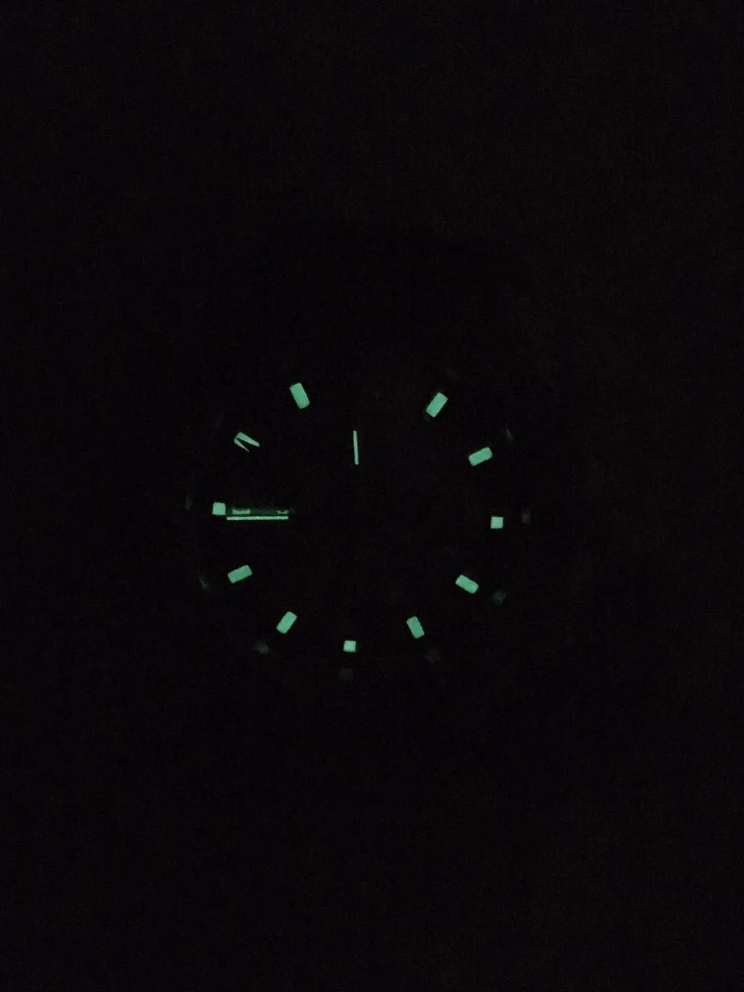 [Foreign Trade Import] 💰970 Daytona New model recommended Rolex. Paired with original imported 8215 machine. Size 40mmx10mm, summer trendy silicone band, worth owning!