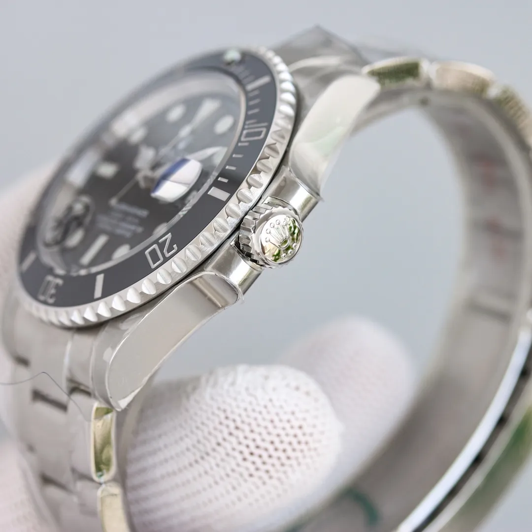 2022 latest Rolex, Submariner pre-sale. Quality-guaranteed style, unique three-in-one code and comes with an NFC proximity card, with pictures and the truth. You can watch the video induction effect. Genuine open mold with a new shell type with a diameter of 41mm (not modified from a 40mm shell), equipped with a new 3235 movement, a time-adjustable reversible movement, consistent with the original version, and a 72-hour kinetic energy storage. That’s right, 72 hours. The actual kinetic energy storage time of 3235 movement and 2824/2836 on the market is about 38 hours, and can only be stored for one night. The new 3235 movement has been tested and can be used non-stop for a weekend, truly once and for all. The first batch will enjoy a 50% discount on accessories upgrade service within three years, so you can enjoy worry-free upgrades. Look for VS quality assurance, look for VS unique number, 2R20X680, unique design, exclusive quality.