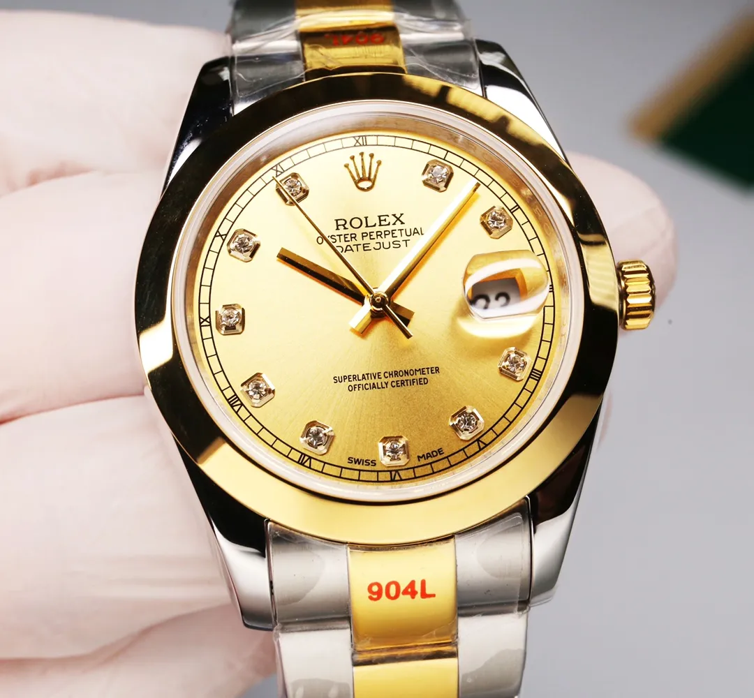 【High-end replica】💰1240! 【Customized all-in-one machine】💰1920! Taiwan factory makes strong comeback‼ ️‼ ️Outstanding work - Rolex Oyster Perpetual Datejust 41mm series watch, timeless elegance! Factory code: M126338... The 6-digit internal code is consistent with the card, and the entire set must be completed for return or exchange! [Oyster case, symbol of waterproofing] The diameter of the watch is 41mm, the thickness is consistent with the original, and the data is consistent with the genuine product 1. Classic Oyster case with triangular grooved outer ring 2. The handle adopts a screw-in design to restore the double buckle double waterproof system 3. Mirror material - anti-scratch blue crystal glass, anti-reflective convex magnification (2.5 times) calendar window [Strap details] Different watches are matched with different steel straps 1. Commemorative strap Jubilee Bracelet (five-bead belt) Material: stainless steel, commemorative type, five-row link 2. Oyster bracelet Oyster Bracelet (3-bead belt). Material: Stainless steel, head-shaped, semi-circular three-row link 3. Buckle type Folding buckle, concealed folding crown buckle [Movement] Using the exquisite and stable imported 9015 all-in-one mechanical movement, it is stable and simple, reserved, showy but not flattering, and long-lasting elegance! (Extreme reproduction requirements create high quality, playing with more than just concepts!) (Focus on original new machines) Focus is an attitude, produced by JH! The pictures were taken with a customized all-in-one machine!