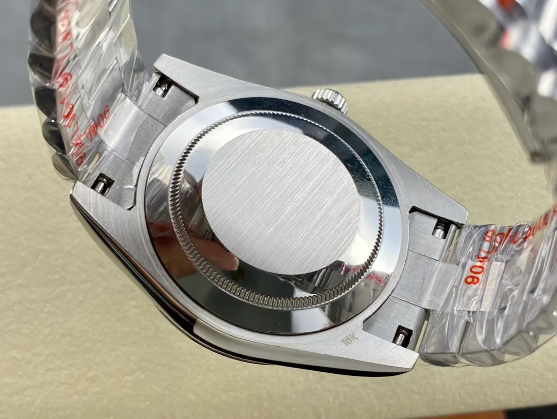 【High-end replica】💰1240! Rolex Dual Calendar Day Date Series 40mm [Diameter] 40mm [Movement] Equipped with imported fully automatic mechanical movement [Ring] Rolex RingCommand triangular pit pattern / aperture [Mirror] Scratch-resistant sapphire glass mirror [Material] Imported 316L stainless steel case [Strap] Stainless steel (Oystersteel) optional three-bead/five-bead chain strap [Buckle] Original buckle Super high quality, more beautiful in kind, market exclusive! Classic men's casual watch, the standard accessory for successful men, allowing you to wear it once and for all!