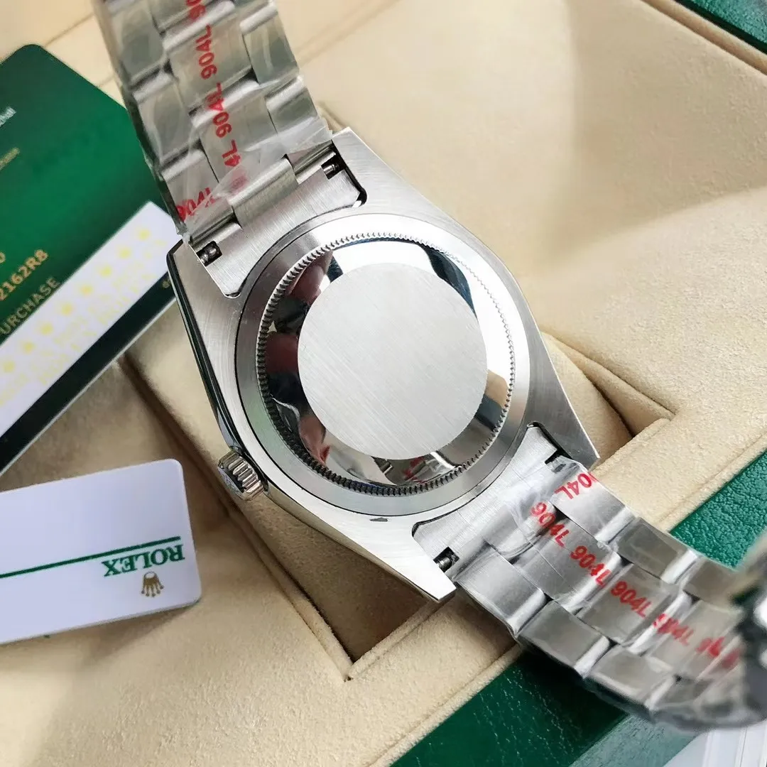 【High-end replica】💰1160! Rolex [Colorful Man, Oyster Life] The new Rolex Oyster Perpetual 41mm, the official synchronization model 124300 is perfectly crafted with original details, once again enhances the essence, and allows you to experience the original details of Citizen movement watches to the extreme. [Case] 316L stainless steel case, original synchronized shell shape and details (not the same model as the log-type case) to restore the thickness of the bezel, brushed lugs (matching the brushed texture of the bracelet), the sides of the case are rounded and full and brightly polished, perfectly synchronized with the original, the best 41mm shell size, 11mm dial thickness to achieve the original appearance reference 0 error [color] [Glass] Made of anti-scratch sapphire glass, the mirror surface is transparent and clear when reading, and the 6-digit exclusive small crown hidden mark is looming [Movement] Continue to use the new Citizen 8215 movement, accurate, stable and reliable [Literal] Using the original seven-color full-process computer numerical control color matching, the first original color matching in its class, perfectly matching the seven-color gorgeous and dazzling [Color] The super luminous color is comparable to the original in terms of durability and luminous color, perfectly interpreting the colorful essence of the original - Tiffany Blue is even more elegant and chic [Bracelet] The three-bead bracelet uses sandblasting of parts (each grain) and the latest surface coating process to restore the texture and luster of the original strap (differentiating the log-type three-bead bracelet). The sandblasted texture is perfectly combined with the ear rods of the case. The original buckle is synchronized with the original recessed crown mark to avoid scratching the sleeves. Deeply appreciate the original design concept and give feedback with heart.