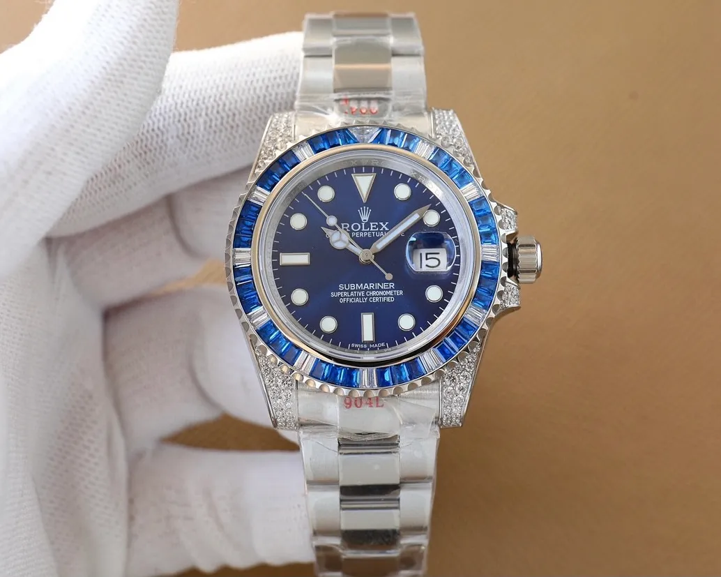 【Top Replica】💰4300! Rolex SUB Submariner customized version with diamonds on the back! The same style as the Ghost Scumbag, a fusion of luxurious sparkle and never-fading, making it the perfect choice for the classic trend! [Case] ​​Watch size 40mm. Every diamond/colored gem comes from Austria (the origin of Swarovski) and undergoes strict screening to ensure uniform color, size and fire, and is carefully set by professional jewelry setters. [Watch strap] Synchronized with the case, 904L Oyster steel perfectly restores the excellent strong and durable pedigree, and the effect is comparable to the original. [Movement] It is equipped with the top-level 2836 automatic winding movement, the king of movements in the replica world. 3135 integrated blue oil yarn, the king of cost-effectiveness is here, with a variety of choices, please watch friends from all walks of life to appreciate it! Welcome to reprint! 🔥Top quality products with constant quality🔥