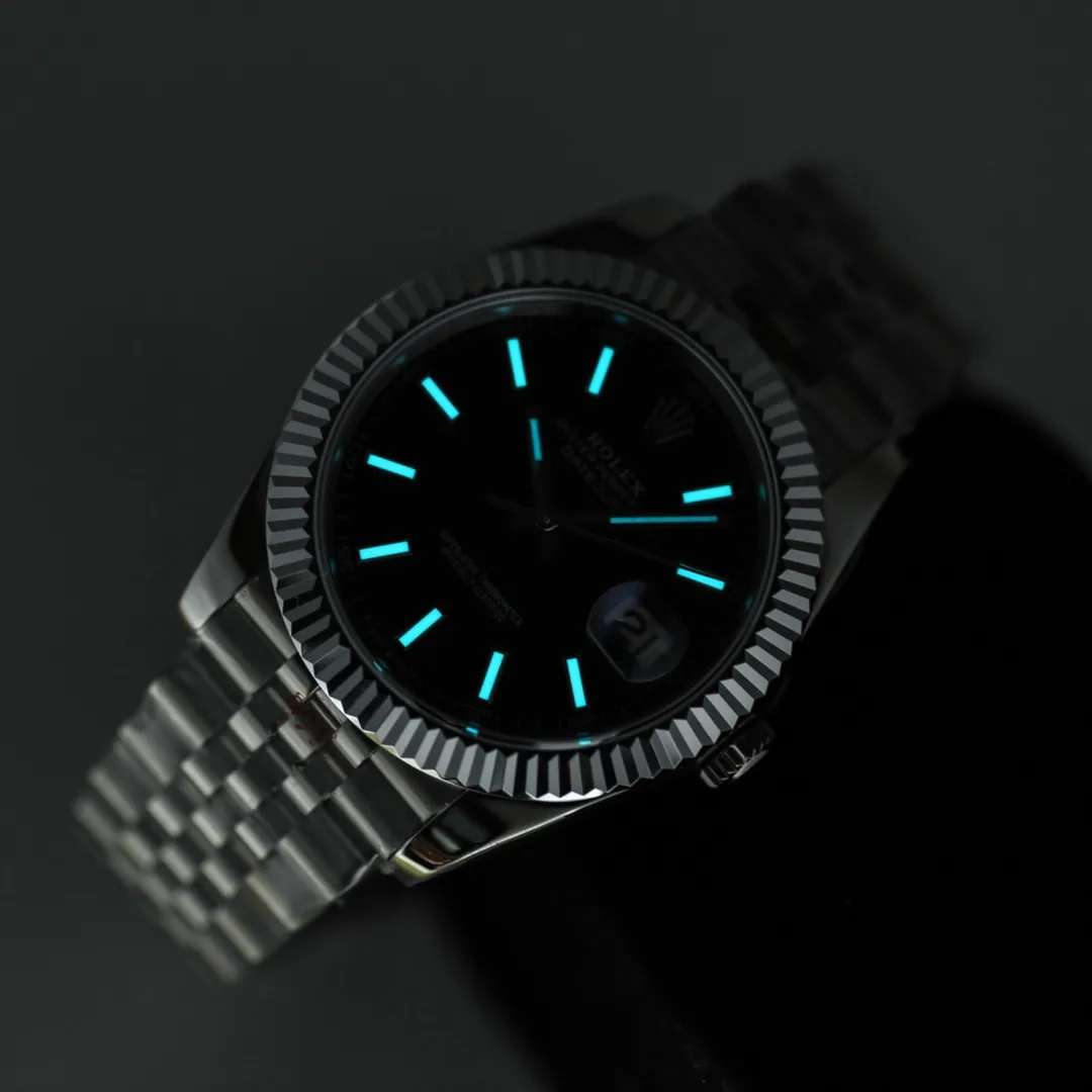 【High-end replica】💰1160! 【Customized all-in-one machine】💰1720! 【Top Replica】💰Private chat! The Rolex Diary series continues to improve the replica effect, and the ROLEX research spirit of continuous improvement in gold, rose, and stainless steel, especially the industry recognition of the five artifacts, has been an upward trend in sales! [Size] Diameter 41mm [Mirror] Scratch-resistant sapphire mirror, anti-reflective convex magnifying calendar window [Case] ​​316L stainless steel, the crown is the same as the counter! [Movement] 3235 automatic mechanical movement, ensuring the stability of the movement! [Watch Strap] Oyster-style three-piece and five-piece watch straps, folding buckle, as easy to buckle as at the counter, and the details of the buckle are also well engraved! This picture was taken as a top-notch replica!
