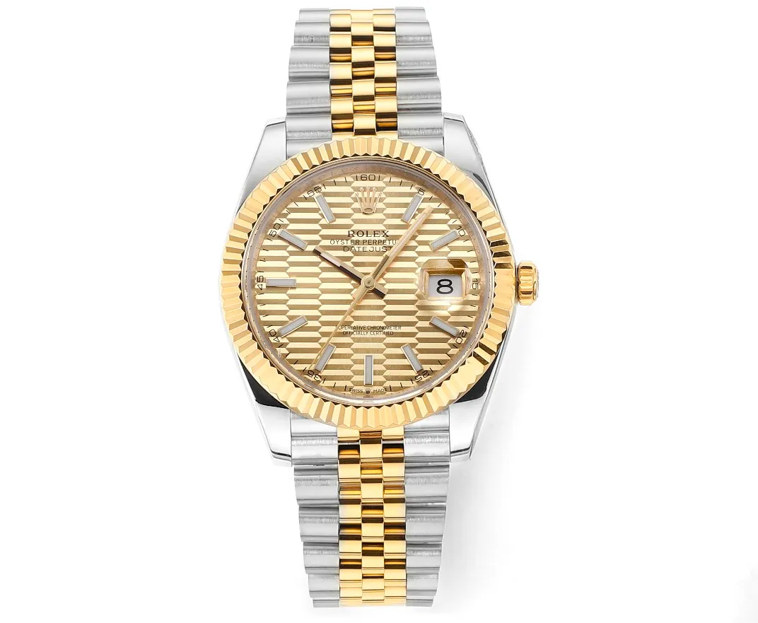 【High-end replica】💰1240! 【Customized all-in-one machine】💰1900! [Top replica] Private chat! ! ! The Rolex Datejust 41mm series creates a classic watch model. 1: The movement adopts Swiss 3235 movement. 2: In terms of material, the overall material is made of 904 steel. The curvature of the side of the case is polished in place, and the thickness of the side is consistent with the original. 3: Classic dog tooth collar. The platinum (electroplated) ring presents a radiant light effect that is extremely close to the original version, and the triangular pit pattern is clean and neat. 4: The watch mirror is made of real sapphire mirror, which increases the transparency of the watch. At the same time, it has been treated with anti-glare technology, making it very convenient to read watch data and has high hardness. 5: The only synchronous original thickness in the market is 11.5mm. This picture was taken in top reproduction quality!