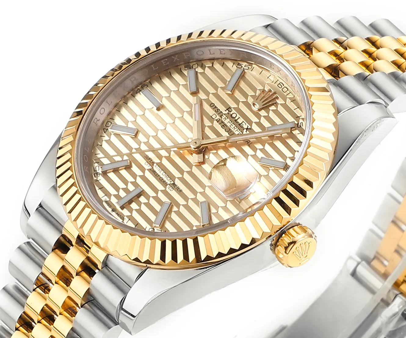 【High-end replica】💰1240! 【Customized all-in-one machine】💰1900! [Top replica] Private chat! ! ! The Rolex Datejust 41mm series creates a classic watch model. 1: The movement adopts Swiss 3235 movement. 2: In terms of material, the overall material is made of 904 steel. The curvature of the side of the case is polished in place, and the thickness of the side is consistent with the original. 3: Classic dog tooth collar. The platinum (electroplated) ring presents a radiant light effect that is extremely close to the original version, and the triangular pit pattern is clean and neat. 4: The watch mirror is made of real sapphire mirror, which increases the transparency of the watch. At the same time, it has been treated with anti-glare technology, making it very convenient to read watch data and has high hardness. 5: The only synchronous original thickness in the market is 11.5mm. This picture was taken in top reproduction quality!