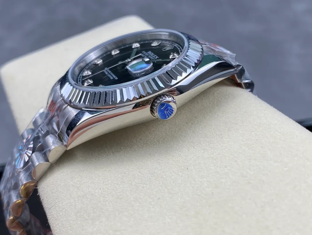 【High-end replica】💰1160! Rolex Single Calendar Datejust Series 41mm [Diameter] 41mm [Movement] Equipped with imported fully automatic mechanical movement [Ring] Rolex RingCommand triangular pit pattern / aperture [Mirror] Scratch-resistant sapphire glass mirror [Material] Imported 316L stainless steel case [Strap] Stainless steel (Oystersteel) optional three-bead/five-bead chain strap [Buckle] Original buckle Super high quality, more beautiful in kind, market exclusive! Classic men's casual watch, the standard accessory for successful men, allowing you to wear it once and for all!