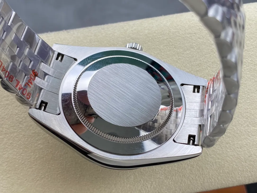 【High-end replica】💰1160! Rolex Single Calendar Datejust Series 41mm [Diameter] 41mm [Movement] Equipped with imported fully automatic mechanical movement [Ring] Rolex RingCommand triangular pit pattern / aperture [Mirror] Scratch-resistant sapphire glass mirror [Material] Imported 316L stainless steel case [Strap] Stainless steel (Oystersteel) optional three-bead/five-bead chain strap [Buckle] Original buckle Super high quality, more beautiful in kind, market exclusive! Classic men's casual watch, the standard accessory for successful men, allowing you to wear it once and for all!