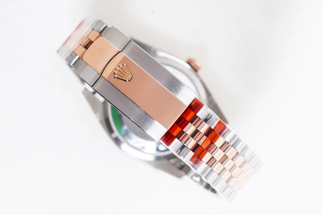 【High-end replica】💰1360! 【Customized all-in-one machine】💰1920! 【Top Replica】💰Private chat! ! ! [2023 New Style] Rolex Datejust 36 Series ① Exclusively customized 3235 movement, kinetic energy storage up to 72 hours, stable and reliable quality; ② Case: same size and thickness as the original; ③ Text: polished nails, top Swiss ice blue luminous, delicate shading, color matching; ④ Glass: sapphire glass with 2.5x magnifying glass effect, transparent glass; ⑤Watch strap: Top-notch workmanship. Each strap fits perfectly with the lug, giving the wrist the highest comfort. Produced by EW, it must be a high-quality product. Every extreme detail is the sincerity of the EW factory’s ingenuity and development; this picture is a real shot of a top-grade replica!