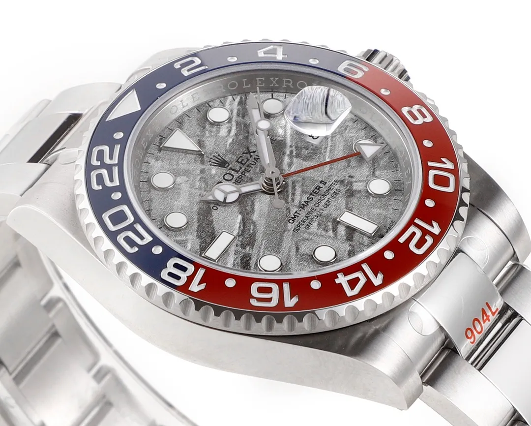 Factory C made a major breakthrough and recreated the pinnacle of the Rolex GMT-Master (Coca-Cola) one-piece red and blue ceramic ring. 🎮RK5 is the only ceramic ring in the market that is comparable to the color of the genuine product. It is shockingly launched. The steel is made of authentic imported 904L raw materials, forged and polished, and is equipped with the 3186/3285 all-in-one fully automatic mechanical movement, which is consistent with the original product. It has accurate and stable travel time. Professional testing and inspection, zero repairs! 🎮 Genuine consistent GMT needle on the second layer and quick time adjustment to adjust the calendar, 40mm, 904L steel case bracelet, sapphire mirror, super luminous, two-way ceramic rotating bezel, folding buckle. Please look for the exclusive high-end quality code: NV126688, exclusive Huan logo. Welcome to reprint! (Comes with the same screwdriver as pictured/Same day shipping)