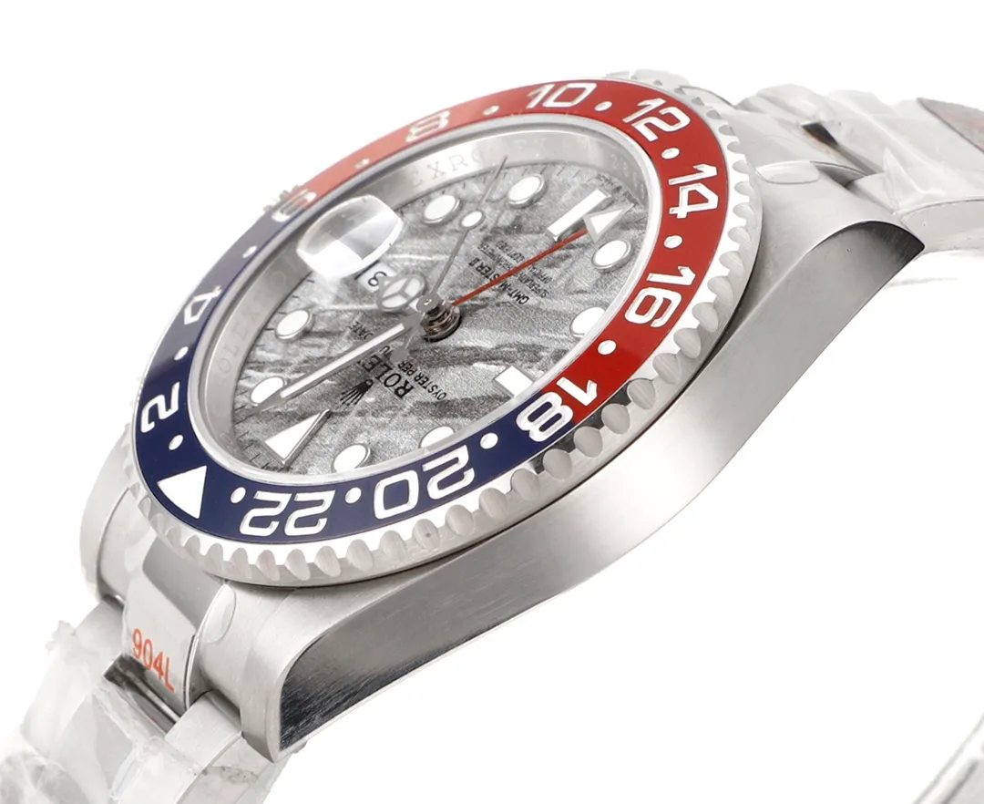 Factory C made a major breakthrough and recreated the pinnacle of the Rolex GMT-Master (Coca-Cola) one-piece red and blue ceramic ring. 🎮RK5 is the only ceramic ring in the market that is comparable to the color of the genuine product. It is shockingly launched. The steel is made of authentic imported 904L raw materials, forged and polished, and is equipped with the 3186/3285 all-in-one fully automatic mechanical movement, which is consistent with the original product. It has accurate and stable travel time. Professional testing and inspection, zero repairs! 🎮 Genuine consistent GMT needle on the second layer and quick time adjustment to adjust the calendar, 40mm, 904L steel case bracelet, sapphire mirror, super luminous, two-way ceramic rotating bezel, folding buckle. Please look for the exclusive high-end quality code: NV126688, exclusive Huan logo. Welcome to reprint! (Comes with the same screwdriver as pictured/Same day shipping)