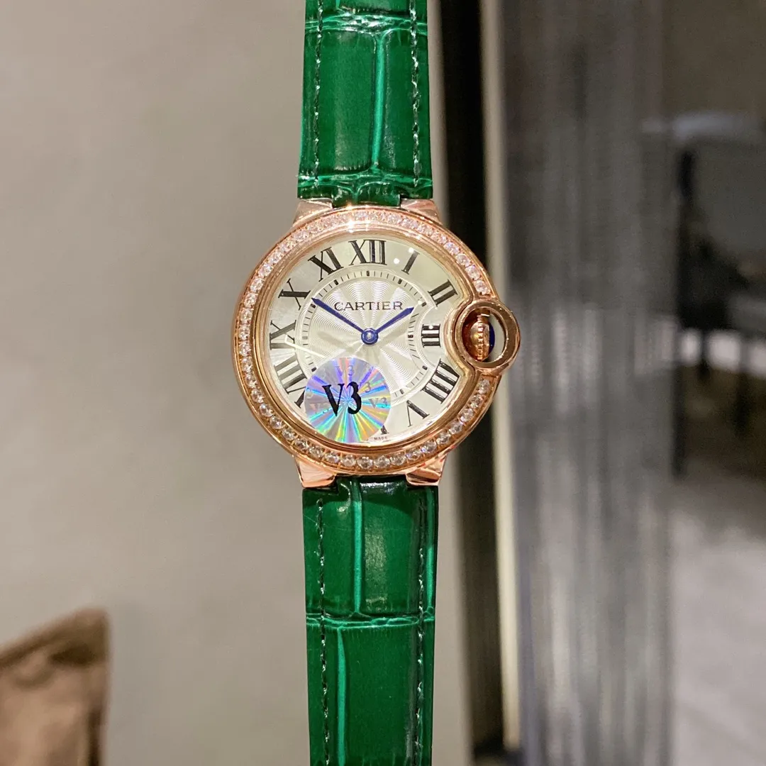 【Foreign trade import】💰1040! Cartier Blue Balloon, exquisite 33mm quartz watch, 9-digit sun, moon and stars large frame display, starry sky running, time flowing, special craftsmanship with diamonds, perfect personality. Matched with fish-eye sapphire glass, using Swiss original Swiss quartz movement, accurate travel time, imported high-gloss cowhide leather belt, original folding buckle, look for high-quality complete package and wear warranty card tag.