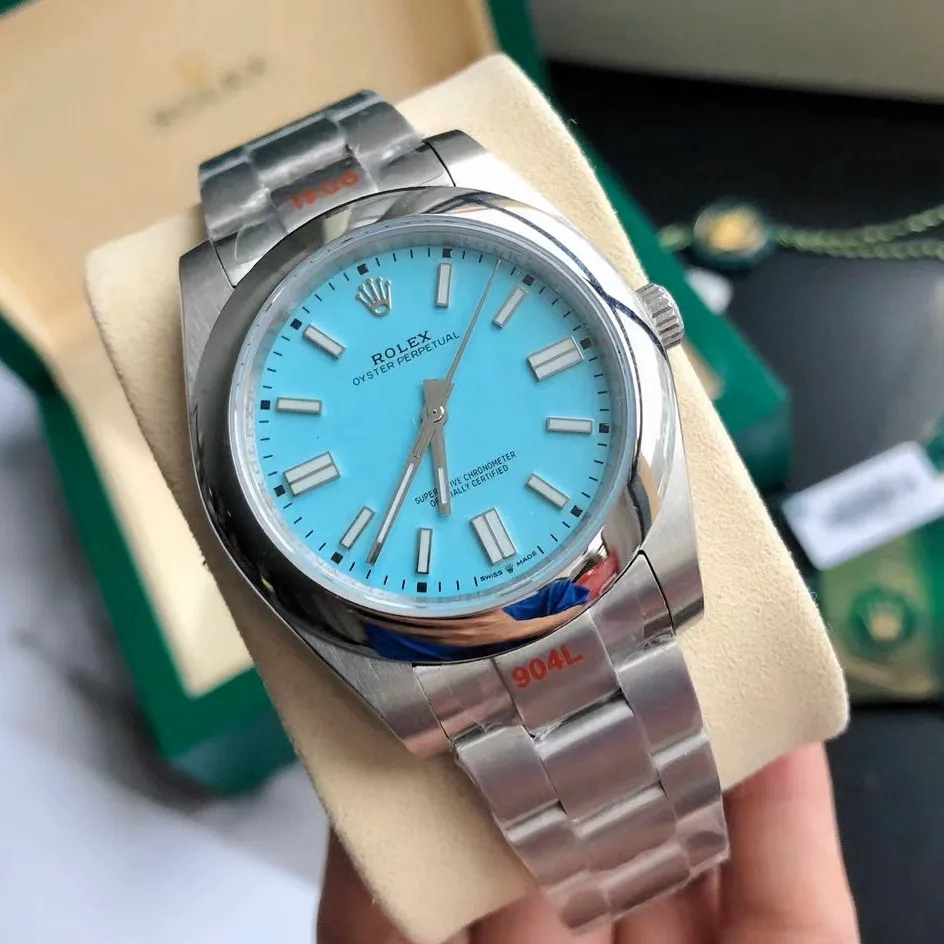 【High-end replica】💰1240! 【Customized all-in-one machine】💰1720! Rolex [Colorful Man, Oyster Life] The new Rolex Oyster Perpetual 41mm, the official synchronization model 124300 is perfectly crafted with original details, once again enhances the essence, and allows you to experience the original details of Citizen movement watches to the extreme. [Case] 316L stainless steel case, original synchronized shell shape and details (not the same model as the log-type case) to restore the thickness of the bezel, brushed lugs (matching the brushed texture of the bracelet), the sides of the case are rounded and full and brightly polished, perfectly synchronized with the original, the best 41mm shell size, 11mm dial thickness to achieve the original appearance reference 0 error [color] [Glass] Made of anti-scratch sapphire glass, the mirror surface is transparent and clear when reading, and the 6-digit exclusive small crown hidden mark is looming [Movement] Continue to use the new Citizen 8215 movement, accurate, stable and reliable [Literal] Using the original seven-color full-process computer numerical control color matching, the first original color matching in its class, perfectly matching the seven-color gorgeous and dazzling [Color] The super luminous color is comparable to the original in terms of durability and luminous color, perfectly interpreting the colorful essence of the original - Tiffany Blue is even more elegant and chic [Bracelet] The three-bead bracelet uses sandblasting of parts (each grain) and the latest surface coating process to restore the texture and luster of the original strap (differentiating the log-type three-bead bracelet). The sandblasted texture is perfectly combined with the ear rods of the case. The original buckle is synchronized with the original recessed crown mark to avoid scratching the sleeves. Deeply appreciate the original design concept and give feedback with heart.