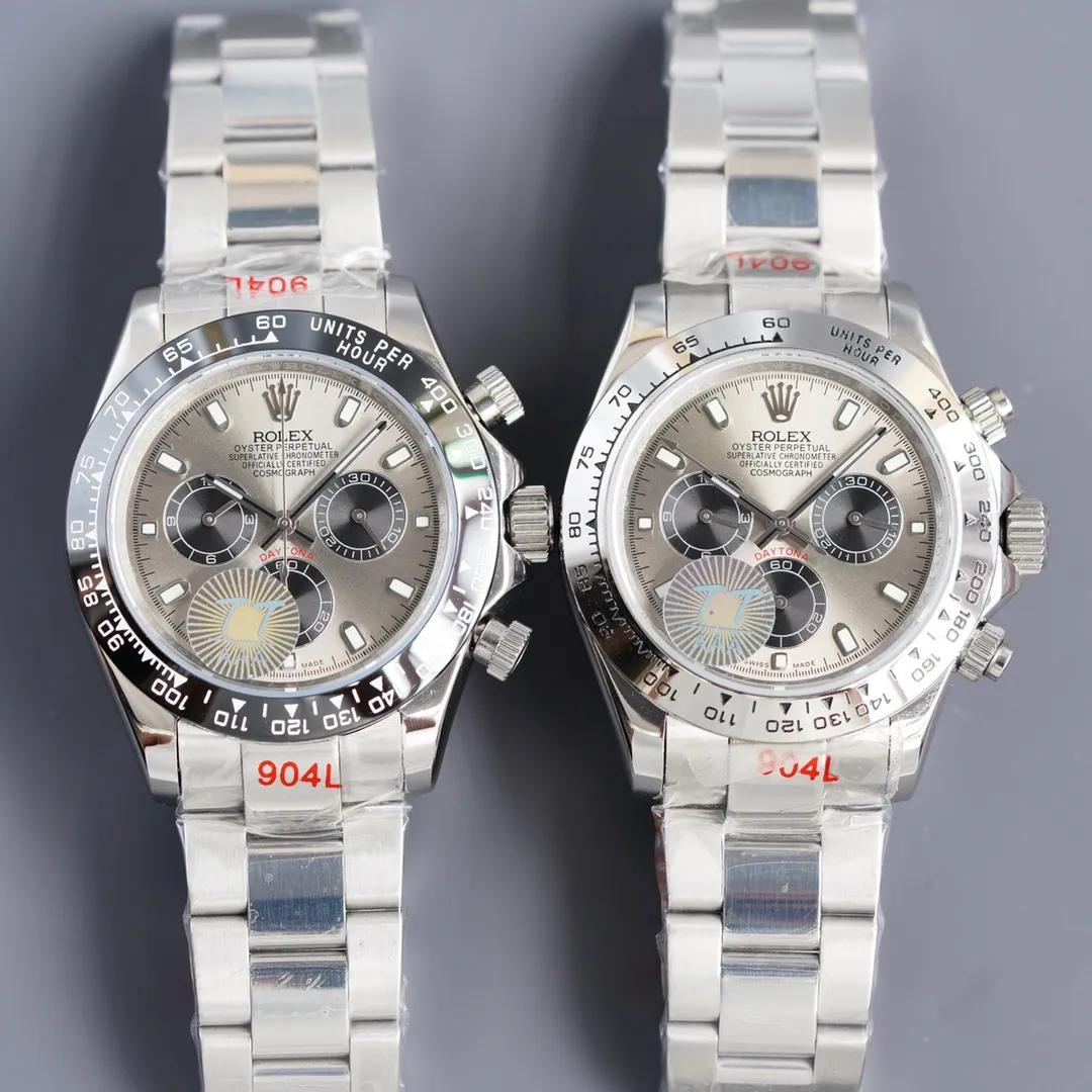 【Foreign trade import】💰2400! TT Factory August "Upgraded Version" 8⃣️🈷️Major Upgrade: The letter adopts the latest technology "self-priming" luminous technology. The brightness is twice that of the 2020 version. The color is corrected and the light is more durable. It is full of texture. Figure 5⃣️shown⚠️⚠️ Tt Factory deeply understands the customer's heart and creates high-quality, cost-effective watches with "craftsmanship". "Check every layer" and "lock tightly" just for you. Enjoy the charm on your wrist! ! ! [Rolex Cosmograph Daytona Series] [Movement] A customized three-eye enlarged version of the fully automatic mechanical movement is used to make the distance between the three function dials the same as the original. [Case] ​​40mmX13mm deep black ceramic solid outer ring with speed scale (real ceramic technology, non-scratchable, never fade, texture consistent with the original) [Dial] The function dial font and the dial logo are superimposed on the printing process, and there will be a slight bulge when viewed from the side. The background texture of the disk has been filtered and corrected countless times to ensure that it is 100% consistent with the original. The Rolex metal LOGO on it is separately molded, and it can be compared to the original in terms of three-dimensionality and roundness. The easy-to-read Chroma light luminous display is equipped with long-lasting luminous material. [Mirror] Flat sapphire crystal glass is scratch-resistant, and the effect will never be ghosted, consistent with the original product. ⚠️⚠️ (Six-digit Rolex’s unique anti-counterfeiting mark, small crown👑) [Buckle] Made of imported 316 steel and polished from 1:1 parts. The inner side is sanded and corroded by the Rolex steel seal. The external buckle safety ring is exactly the same as the original one. ⌚️⌚️ Produced by Tt factory, perfect in every detail.