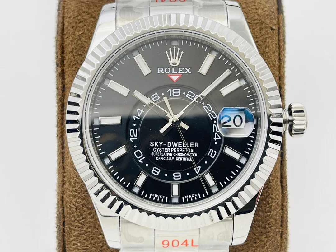 【Top replica】💰4500! Rolex Sky-Dweller Skywalker! Wonderful details: [Case] ​​size is 42 mm, stable, reliable, graceful and generous! The bezel adopts the Rolex Ring Command triangular groove pattern, and the month function can be adjusted by rotating the outer ring! Scratch-resistant sapphire crystal, anti-reflective convex magnifying calendar window [Watch strap] Oyster steel! Three rows of links, Oyster discount with 5mm easy-adjustable link extension system [Dial] Radiant sun texture, scale 12 small window red dot month display [Movement] Equipped with fully automatic Swiss mechanical 9001 movement! [Function] Date display/month display/annual calendar display/dual time zone! Factory's ingenuity is worth owning!