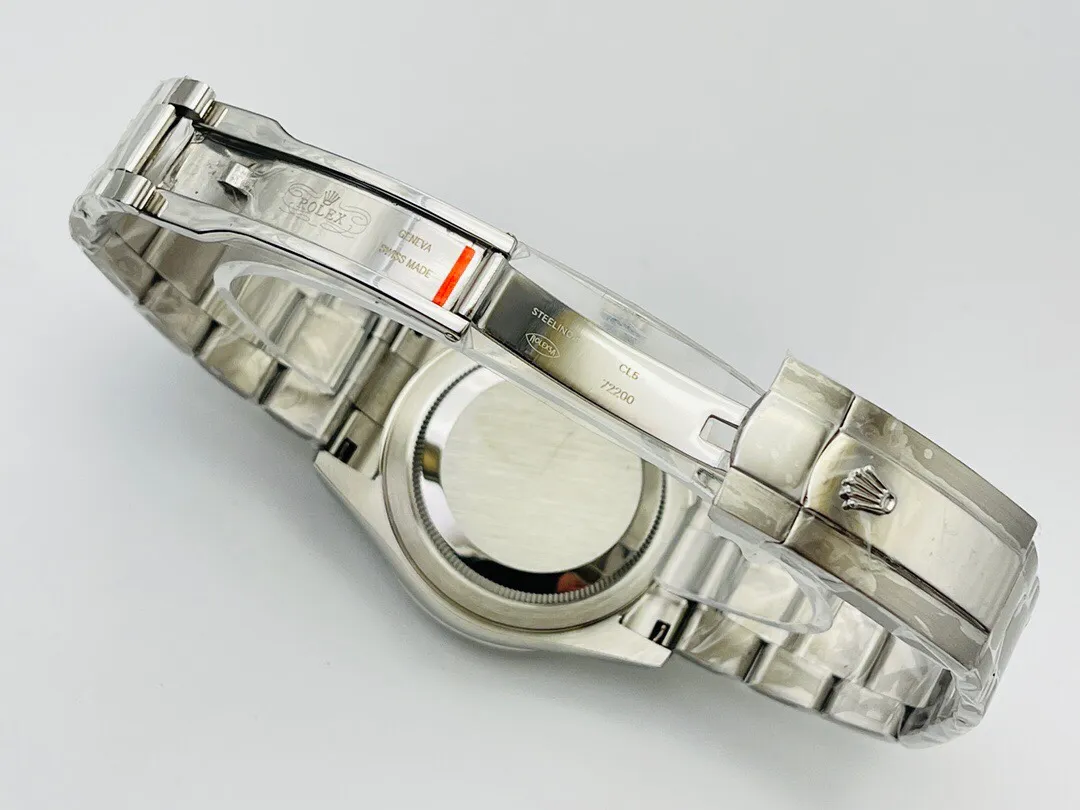 【Top replica】💰4500! Rolex Sky-Dweller Skywalker! Wonderful details: [Case] ​​size is 42 mm, stable, reliable, graceful and generous! The bezel adopts the Rolex Ring Command triangular groove pattern, and the month function can be adjusted by rotating the outer ring! Scratch-resistant sapphire crystal, anti-reflective convex magnifying calendar window [Watch strap] Oyster steel! Three rows of links, Oyster discount with 5mm easy-adjustable link extension system [Dial] Radiant sun texture, scale 12 small window red dot month display [Movement] Equipped with fully automatic Swiss mechanical 9001 movement! [Function] Date display/month display/annual calendar display/dual time zone! Factory's ingenuity is worth owning!