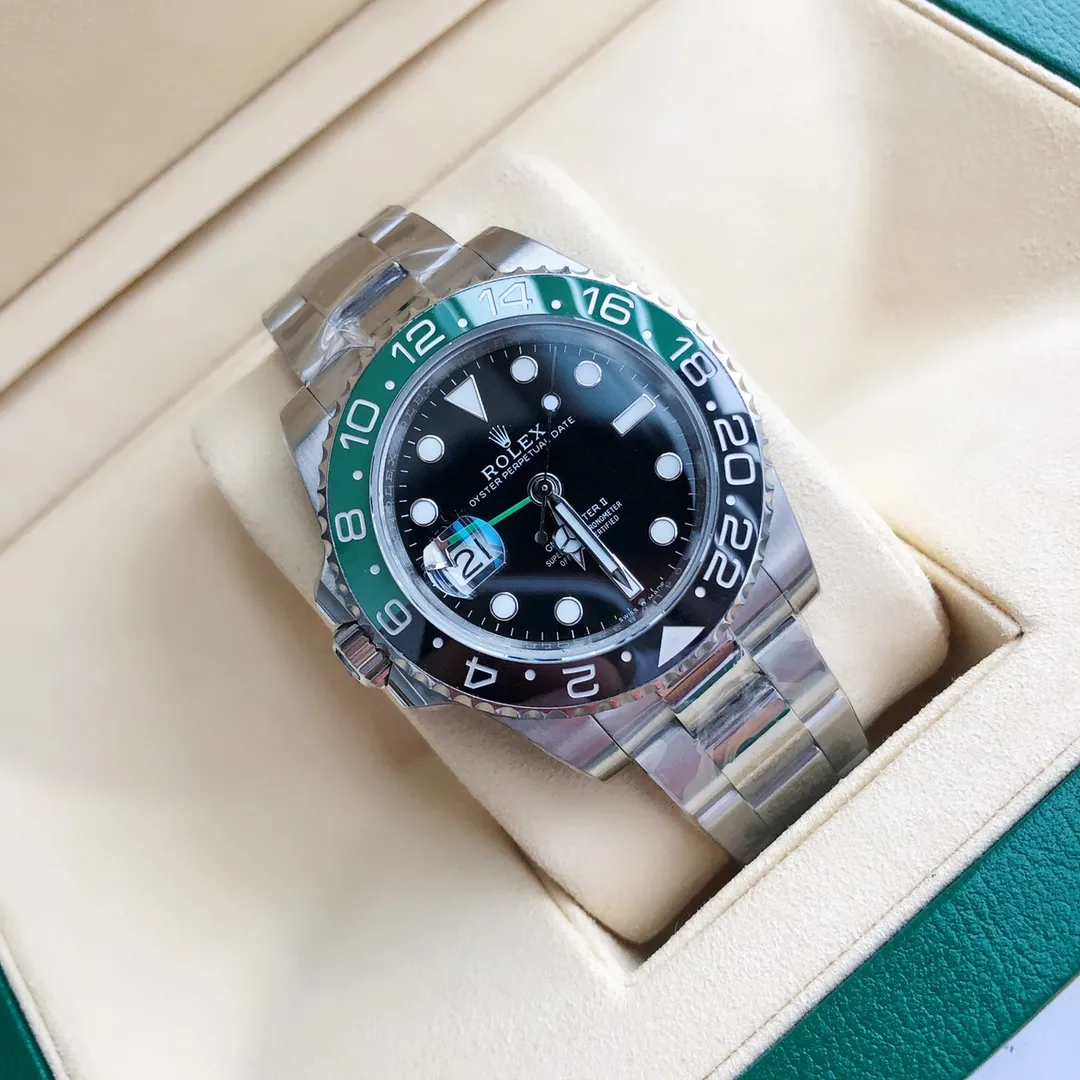 【High-end replica】💰1240! 【Customized all-in-one machine】💰1720! Rolex GMT-Master, the latest model on the official website [New products are on the shelves, unstoppable] You know, there are not many in stock ♛ Rolex, top-notch products, the latest model, new product, Sprite, left-hander, "new mileage" breaks through boundaries and advances in fashion, 2022 GMT-Master GMT, black and green ceramic ring, shocking launch The steel is made of authentic imported 904L raw materials, forged and polished, and other processes. It adheres to the promise not to mix ordinary steel with fish. It is also equipped with the original 3186/2836 fully automatic mechanical movement. It has accurate and stable travel time, professional testing and inspection, and zero repairs! It is reflected in the following: 1: The same GMT dual time zone hand as the original version is on the second layer above the bottom hour hand. The order from bottom to top is: hour hand - dual time zone hand - minute - second. 2: Same as the original version, you can adjust the calendar function by debugging the hour hand jump quickly. 3: Diameter: 40mm special anti-scratch sapphire mirror, "the luminous dial is platinum electroplated," more beautiful and high-quality, super luminous effect display, almost the same as the original, a real king that breaks through technical barriers and synchronizes the original handle crown vertically upward, with excellent waterproof performance! Welcome to reprint!