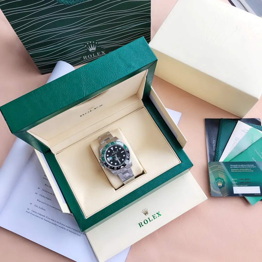 【High-end replica】💰1240! 【Customized all-in-one machine】💰1720! Rolex GMT-Master, the latest model on the official website [New products are on the shelves, unstoppable] You know, there are not many in stock ♛ Rolex, top-notch products, the latest model, new product, Sprite, left-hander, "new mileage" breaks through boundaries and advances in fashion, 2022 GMT-Master GMT, black and green ceramic ring, shocking launch The steel is made of authentic imported 904L raw materials, forged and polished, and other processes. It adheres to the promise not to mix ordinary steel with fish. It is also equipped with the original 3186/2836 fully automatic mechanical movement. It has accurate and stable travel time, professional testing and inspection, and zero repairs! It is reflected in the following: 1: The same GMT dual time zone hand as the original version is on the second layer above the bottom hour hand. The order from bottom to top is: hour hand - dual time zone hand - minute - second. 2: Same as the original version, you can adjust the calendar function by debugging the hour hand jump quickly. 3: Diameter: 40mm special anti-scratch sapphire mirror, "the luminous dial is platinum electroplated," more beautiful and high-quality, super luminous effect display, almost the same as the original, a real king that breaks through technical barriers and synchronizes the original handle crown vertically upward, with excellent waterproof performance! Welcome to reprint!