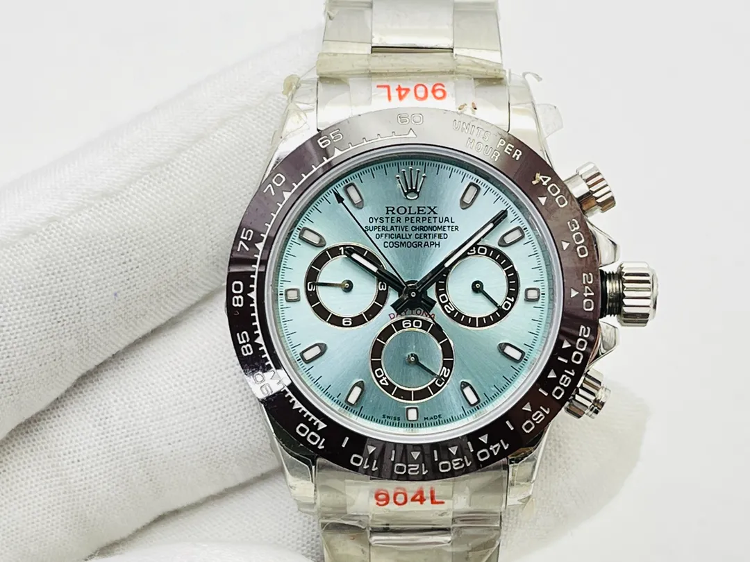 Rolex Daytona 116500LN series Daytona hot model series! Continuing the classic masterpiece started in 1963, details: 1⃣️[Movement] Equipped with Daytona's special 7750 self-winding mechanical movement, the thickness is consistent with the original product, and the timing function is perfectly realized! 2⃣️[Material] Made of 904L stainless steel that is consistent with the original, the watch strap is exquisite and perfect in workmanship! 3⃣️[Ring] The same wear-resistant ceramic bezel as the genuine product, Cerachrom ceramic solid outer ring with speed scale! 4⃣️[Lens] Scratch-resistant sapphire crystal glass mirror with excellent transparency! 5⃣️【Buckle】Oyster insurance discount with 5mm easy-adjustable link extension system! Produced by DR Factory, it must be a high-quality product. Welcome for your tasting! (Comes with a set of special watch disassembly tools + special watch storage leather case)