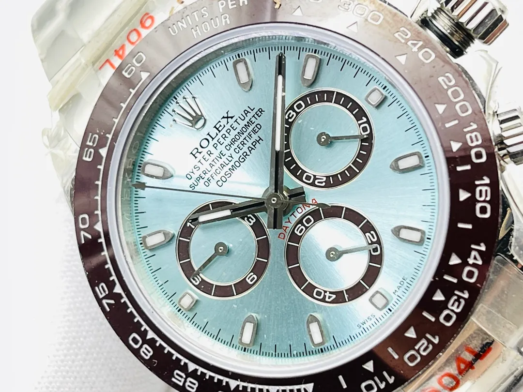 Rolex Daytona 116500LN series Daytona hot model series! Continuing the classic masterpiece started in 1963, details: 1⃣️[Movement] Equipped with Daytona's special 7750 self-winding mechanical movement, the thickness is consistent with the original product, and the timing function is perfectly realized! 2⃣️[Material] Made of 904L stainless steel that is consistent with the original, the watch strap is exquisite and perfect in workmanship! 3⃣️[Ring] The same wear-resistant ceramic bezel as the genuine product, Cerachrom ceramic solid outer ring with speed scale! 4⃣️[Lens] Scratch-resistant sapphire crystal glass mirror with excellent transparency! 5⃣️【Buckle】Oyster insurance discount with 5mm easy-adjustable link extension system! Produced by DR Factory, it must be a high-quality product. Welcome for your tasting! (Comes with a set of special watch disassembly tools + special watch storage leather case)