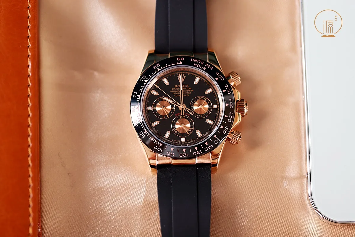 【High-end replica】💰970! Rolex Daytona Series Automatic mechanical movement, 40 mm, men's Power reserve: 50 hours Case diameter: 40 mm Case material: stainless steel; 316L stainless steel; outer ring black Cerachrom ceramic solid outer ring with tachymeter scale Dial color: black Dial shape: round Dial material: Dial with snail-shaped small seconds dial Glass material: Scratch-resistant sapphire crystal Crown Material: Stainless steel, winding crown; screw-down triple buckle triple waterproof system Strap color: silver Strap material: stainless steel; Oyster, three-row link Clasp type: folding buckle; Oyster insurance discount with 5mm easy-adjustable link extension system buckle Material: stainless steel Back: dense bottom, screw-in bottom cover deep waterproof Speed: 200-meter automatic mechanical movement, 40 mm, diameter: 40 mm Case material: stainless steel; 316L stainless steel; outer ring black Cerachrom ceramic solid outer ring with tachymeter scale Dial color: black Dial shape: round Dial material: Dial with snail-shaped small seconds dial Mirror material: scratch-resistant sapphire crystal Crown material: Stainless steel, winding crown; screw-in triple buckle triple waterproof system Strap color: silver Strap material: stainless steel; Oyster, three-row link Clasp type: folding buckle; Oyster insurance discount with 5mm easy-adjustable link extension system clasp Material: stainless steel Back: dense bottom, screw-in bottom cover Waterproof depth: 200 meters