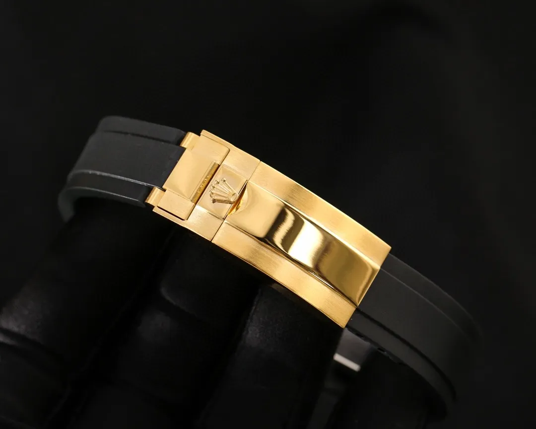 【Foreign trade import】💰1300! Rolex [high-end top watch] super waterproof performance! 🏊♀ [Type]: Top noble men's watch⌚ [Strap]: Made of 316L stainless steel strap [Movement]: Top mechanical movement with powerful power storage⌚ Material: Sapphire crystal mirror [Wear-resistant] Clearer🎬 Closer to the genuine product! Comparable to counters! The whole watch gives people a high-end atmosphere! It makes the owner feel more beautiful and noble when wearing it! Makes people more confident and stronger! [The best accessory for wise men that is full of praise! ] The first choice for stocking in physical stores🏆Super high return rate🏆Super cost-effective🏆Best word-of-mouth product🏆 Size: 40mm diameter stainless steel 11mm thickness! Good stuff is coming! Welcome to reprint! ⌚【Please look for the quality of XZ factory and pay more attention to every detail! 】XZ Factory: What we do is customer recognition and quality core! Welcome all the great masters to come and taste it! 🔺🔺🔺 [Produced by