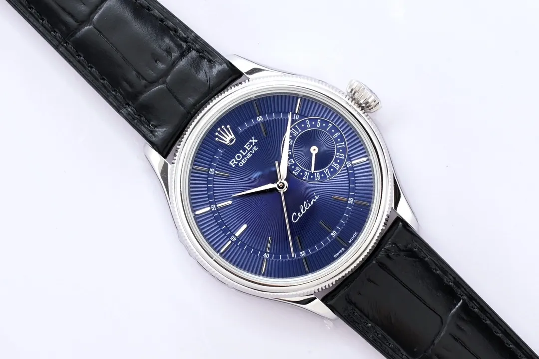 New product in 2023, EW Rolex Cellini Datejust 39 1⃣️ is equipped with 3165 self-winding movement. 2⃣️Integrated middle case, screw-in bottom cover and winding crown. 3⃣️The structural dimensions and thickness are the same as the original ones, with a diameter of 39 mm and a thickness of 12.5 mm. 4⃣️Domed sapphire glass, top-notch Italian fully-wrapped cowhide leather straps, synchronizing the timing, thickness, and structure with the original.